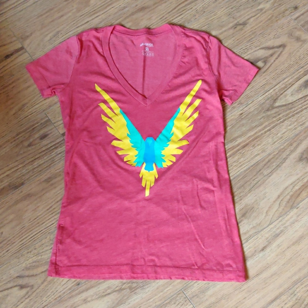 EUC bright colored v-neck tshirt